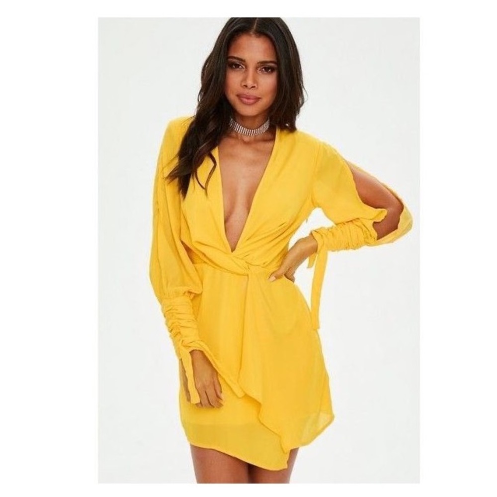 Knotted opened sleeved dress